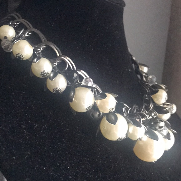 Beautiful Pearl Necklace with Black Chain - Picture 3 of 4